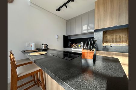 Cozinha de apartamento para alugar com 1 quarto, 57m² em Barra da Lagoa, Florianópolis