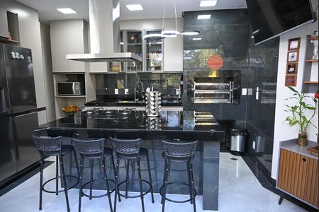 Apartamento à venda com 220m², 4 quartos e 2 vagasÁrea gourmet com churrasqueira