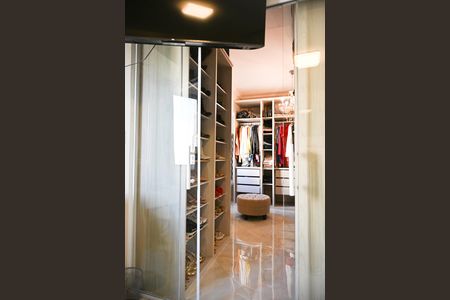 Apartamento à venda com 220m², 4 quartos e 2 vagascloset 