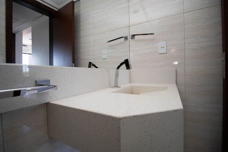 Apartamento para alugar com 63m², 2 quartos e 1 vaga Apartamento para alugar com 63m², 2 quartos e 1 vagaBanheiro Social