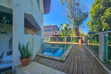 Casa de condomínio para alugar com 247m², 3 quartos e 3 vagas