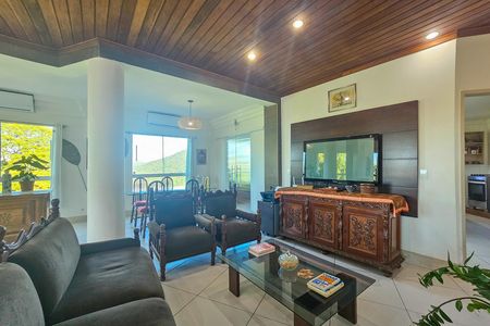 Casa de condomínio para alugar com 247m², 3 quartos e 3 vagas