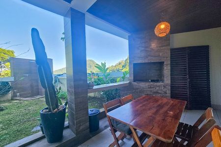 Casa de condomínio para alugar com 247m², 3 quartos e 3 vagas