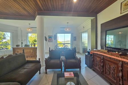 Casa de condomínio para alugar com 247m², 3 quartos e 3 vagas