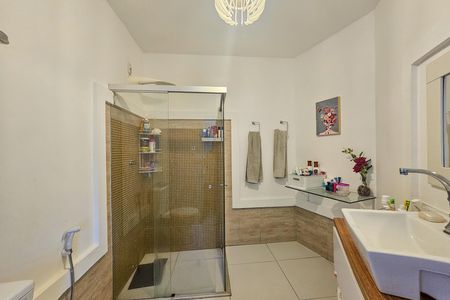 Casa de condomínio para alugar com 247m², 3 quartos e 3 vagas
