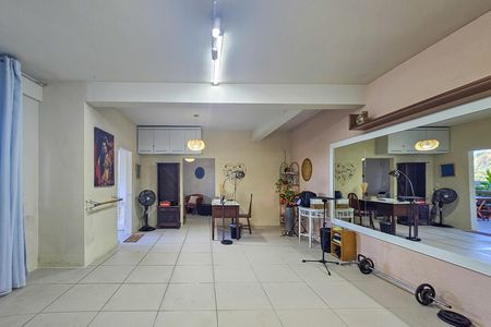 Casa de condomínio para alugar com 247m², 3 quartos e 3 vagas