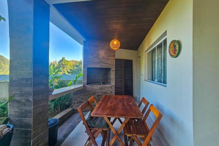 Casa de condomínio para alugar com 247m², 3 quartos e 3 vagas
