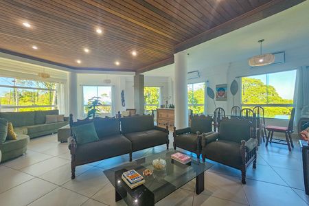 Casa de condomínio para alugar com 247m², 3 quartos e 3 vagas