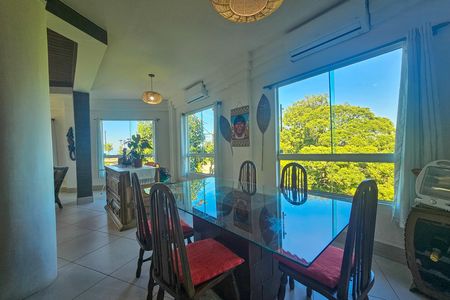 Casa de condomínio para alugar com 247m², 3 quartos e 3 vagas