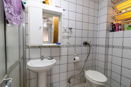 Banheiro de apartamento à venda com 1 quarto, 52m² em Praia de Belas, Porto Alegre