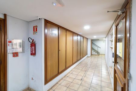 Hall de entrada de apartamento à venda com 1 quarto, 52m² em Praia de Belas, Porto Alegre