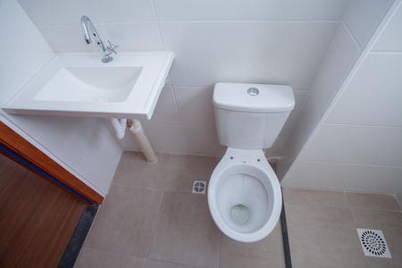 Banheiro Social de apartamento para alugar com 2 quartos, 42m² em Praia, Contagem