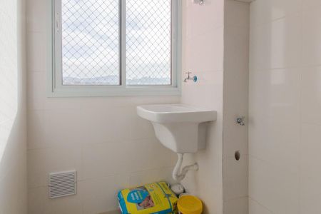 Área de serviço de apartamento para alugar com 3 quartos, 78m² em Vila Bocaina, Mauá
