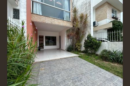 Garagem de casa para alugar com 3 quartos, 138m² em Rio Tavares Central, Florianópolis