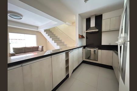 Cozinha  de casa para alugar com 3 quartos, 138m² em Rio Tavares Central, Florianópolis