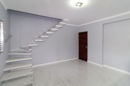 Casa para alugar com 3 quartos, 82m² em Fazenda da Juta, São Paulo