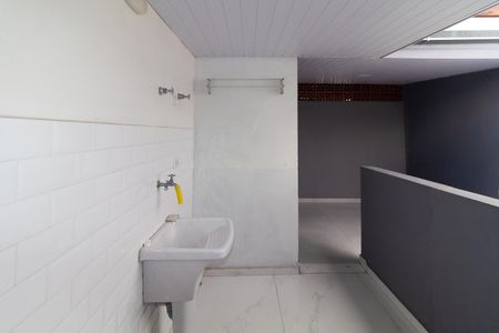 Área de Serviço de casa para alugar com 3 quartos, 82m² em Fazenda da Juta, São Paulo