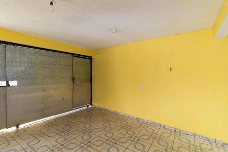 Garagem de casa para alugar com 3 quartos, 82m² em Fazenda da Juta, São Paulo