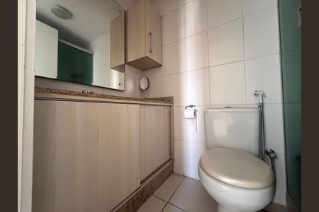 Banheiro social de apartamento para alugar com 2 quartos, 70m² em Barra da Tijuca, Rio de Janeiro