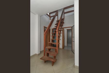 Escada de casa à venda com 4 quartos, 218m² em Costa E Silva, Porto Alegre
