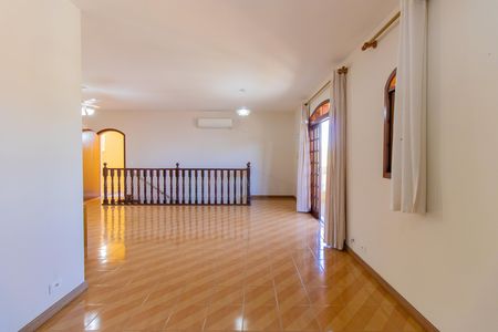 Casa de condomínio para alugar com 160m², 3 quartos e 6 vagas Casa de condomínio para alugar com 160m², 3 quartos e 6 vagasSala
