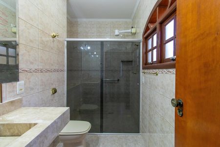 Casa de condomínio para alugar com 160m², 3 quartos e 6 vagas Casa de condomínio para alugar com 160m², 3 quartos e 6 vagasBanheiro da Suite 1