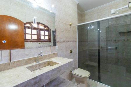 Casa de condomínio para alugar com 160m², 3 quartos e 6 vagas Casa de condomínio para alugar com 160m², 3 quartos e 6 vagasBanheiro da Suite 1