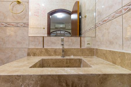 Casa de condomínio para alugar com 160m², 3 quartos e 6 vagas Casa de condomínio para alugar com 160m², 3 quartos e 6 vagasBanheiro da Suite 3