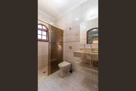 Casa de condomínio para alugar com 160m², 3 quartos e 6 vagas Casa de condomínio para alugar com 160m², 3 quartos e 6 vagasBanheiro da Suite 3