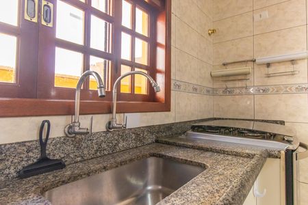Casa de condomínio para alugar com 160m², 3 quartos e 6 vagas Casa de condomínio para alugar com 160m², 3 quartos e 6 vagasCozinha - Torneira