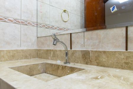 Casa de condomínio para alugar com 160m², 3 quartos e 6 vagas Casa de condomínio para alugar com 160m², 3 quartos e 6 vagasBanheiro da Suite 2
