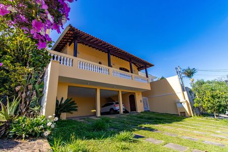 Casa de condomínio para alugar com 160m², 3 quartos e 6 vagas Casa de condomínio para alugar com 160m², 3 quartos e 6 vagasFachada