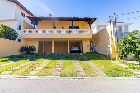 Casa de condomínio para alugar com 160m², 3 quartos e 6 vagas Casa de condomínio para alugar com 160m², 3 quartos e 6 vagasFachada