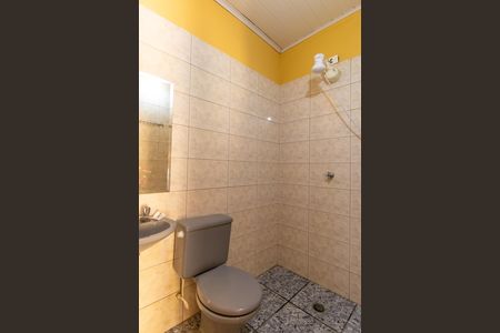 Casa de condomínio para alugar com 160m², 3 quartos e 6 vagas Casa de condomínio para alugar com 160m², 3 quartos e 6 vagasBanheiro area piscina