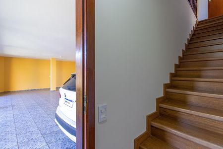 Casa de condomínio para alugar com 160m², 3 quartos e 6 vagas Casa de condomínio para alugar com 160m², 3 quartos e 6 vagasEscadas