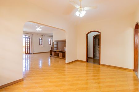 Casa de condomínio para alugar com 160m², 3 quartos e 6 vagas Casa de condomínio para alugar com 160m², 3 quartos e 6 vagasSala