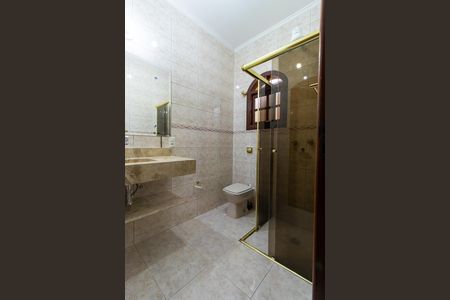 Casa de condomínio para alugar com 160m², 3 quartos e 6 vagas Casa de condomínio para alugar com 160m², 3 quartos e 6 vagasBanheiro da Suite 2