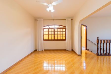 Casa de condomínio para alugar com 160m², 3 quartos e 6 vagas Casa de condomínio para alugar com 160m², 3 quartos e 6 vagasSala