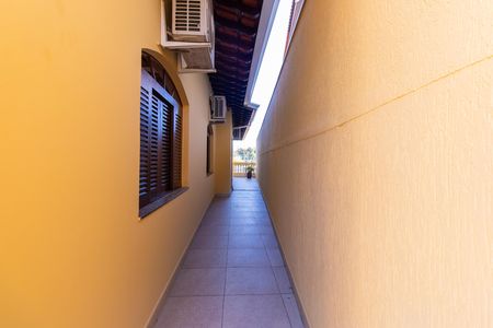 Casa de condomínio para alugar com 160m², 3 quartos e 6 vagas Casa de condomínio para alugar com 160m², 3 quartos e 6 vagasCorredor