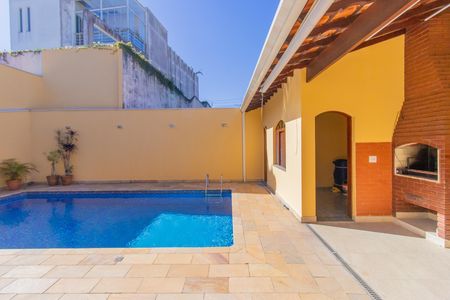 Casa de condomínio para alugar com 160m², 3 quartos e 6 vagas Casa de condomínio para alugar com 160m², 3 quartos e 6 vagasPiscina