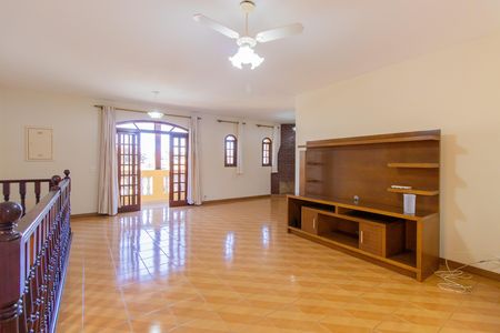 Casa de condomínio para alugar com 160m², 3 quartos e 6 vagas Casa de condomínio para alugar com 160m², 3 quartos e 6 vagasSala