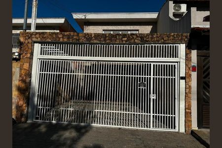 Casa para alugar com 180m², 4 quartos e 2 vagasFachada