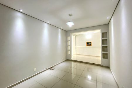Apartamento à venda com 226m², 4 quartos e 1 vaga Apartamento à venda com 226m², 4 quartos e 1 vagaSala