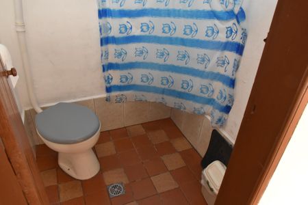 Casa à venda com 265m², 2 quartos e 3 vagas Casa à venda com 265m², 2 quartos e 3 vagasBanheiro da edícula