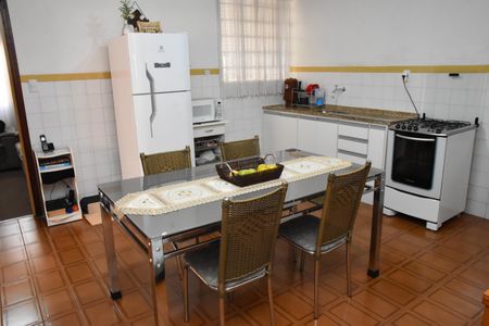 Casa à venda com 265m², 2 quartos e 3 vagas Casa à venda com 265m², 2 quartos e 3 vagasCozinha