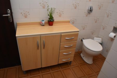 Casa à venda com 265m², 2 quartos e 3 vagas Casa à venda com 265m², 2 quartos e 3 vagasBanheiro social
