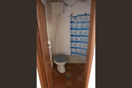 Casa à venda com 265m², 2 quartos e 3 vagas Casa à venda com 265m², 2 quartos e 3 vagasBanheiro da edícula