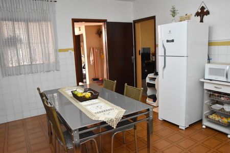 Casa à venda com 265m², 2 quartos e 3 vagas Casa à venda com 265m², 2 quartos e 3 vagasCozinha