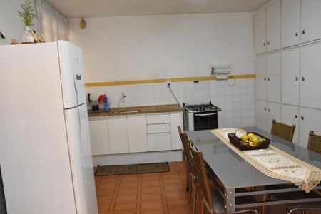 Casa à venda com 265m², 2 quartos e 3 vagas Casa à venda com 265m², 2 quartos e 3 vagasCozinha