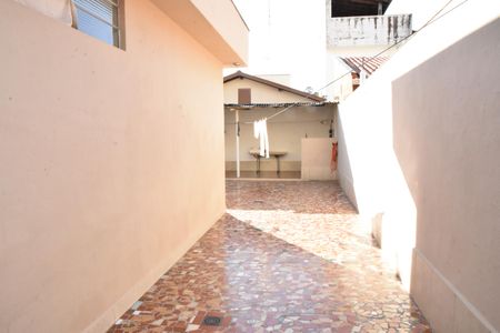 Casa à venda com 265m², 2 quartos e 3 vagas Casa à venda com 265m², 2 quartos e 3 vagasQuintal